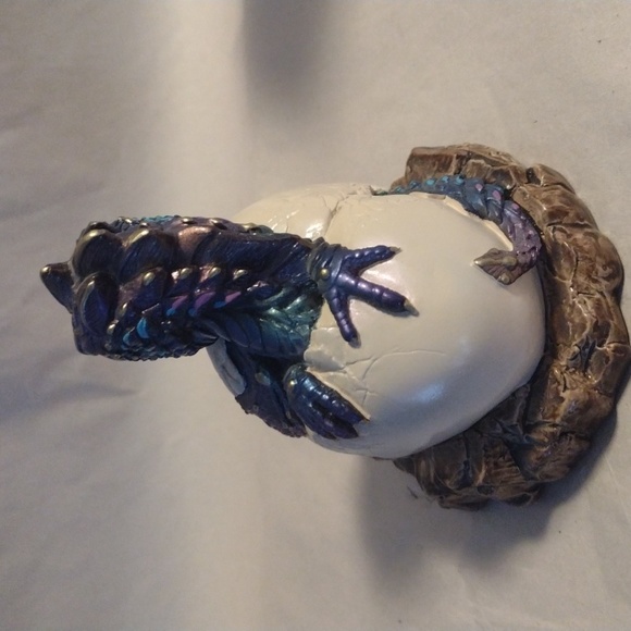 Windstone Editions M Pena hatching dragon - Picture 6 of 7
